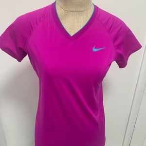 Nike women’s top